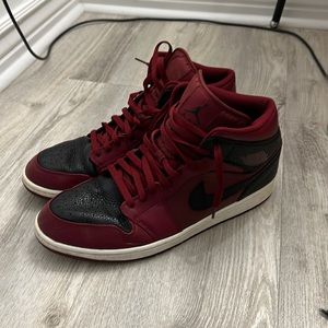Air Jordan 1 burgundy size 14